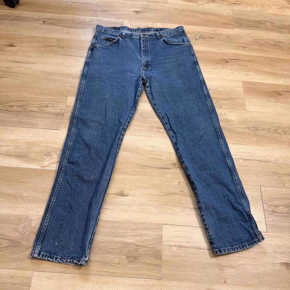 Wrangler Rugged Wear Medium Wash Jeans Men's Size‎ 38 Western Cowboy Horses